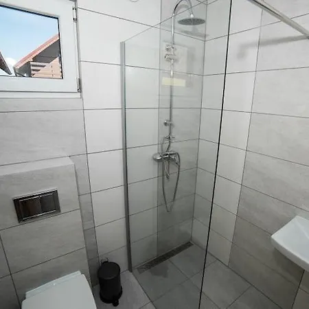 Comfortable, Two-story Home, Summer Pool Hébergement de vacances *