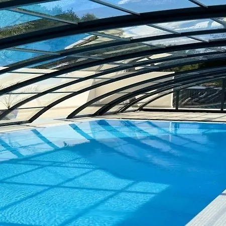 Comfortable, Two-story Home, Summer Pool Hébergement de vacances *