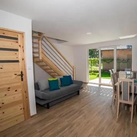 Hébergement de vacances Comfortable, Two-story Home, Summer Pool *