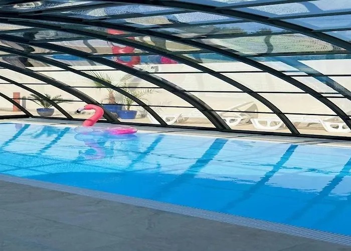 Comfortable, Two-story Home, Summer Pool Holiday home *